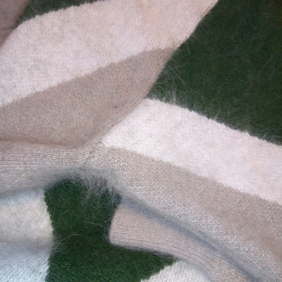 Sweater - Picture 4 of 9